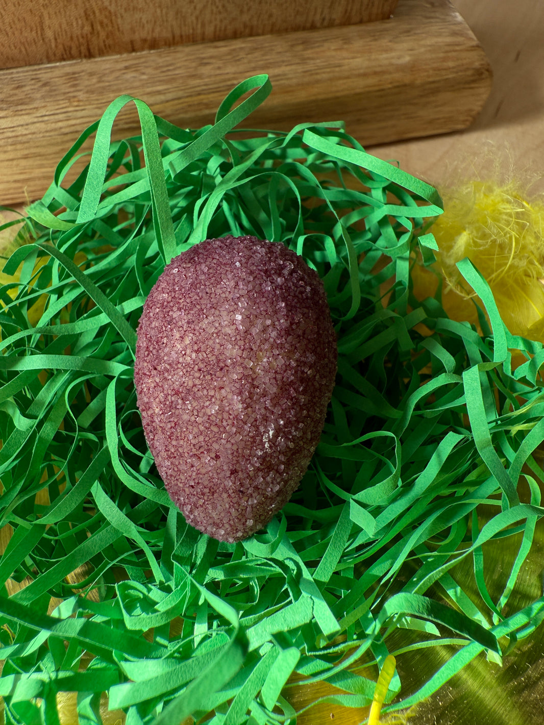 Osterei Schwarze Johannisbeere - mit Alkohol